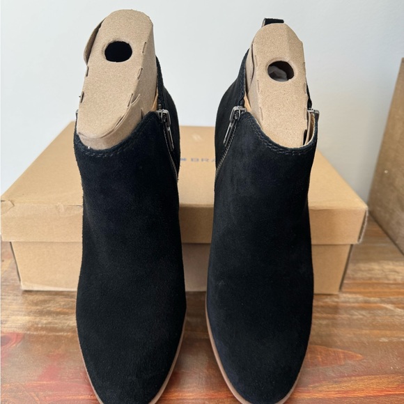 🆕 Lucky Brand Women’s Basel Ankle Bootie Black/Natural Oiled Suede- size… - Picture 5 of 9